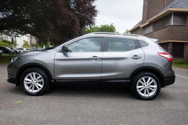 Nissan Qashqai (2017) thumbnail 2