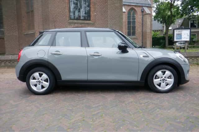 MINI Cooper (2018) thumbnail 1