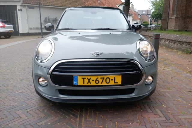 MINI Cooper (2018) thumbnail 4