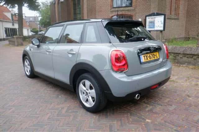 MINI Cooper (2018) thumbnail 5