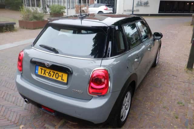 MINI Cooper (2018) thumbnail 6