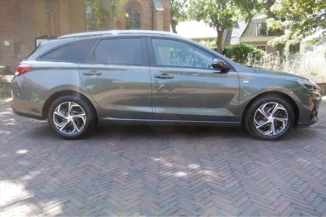 Hyundai i30 (2023) thumbnail 1