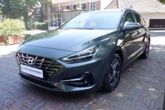 Hyundai i30 (2023) thumbnail 3