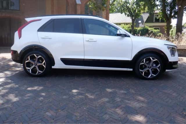 Kia Niro (2023) thumbnail 1