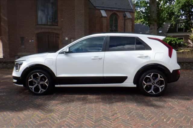 Kia Niro (2023) thumbnail 3