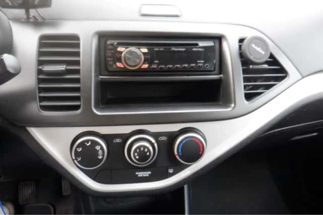 Kia Picanto (2012) thumbnail 6