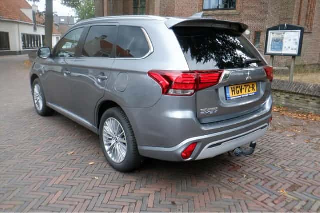 Mitsubishi Outlander (2019) thumbnail 4