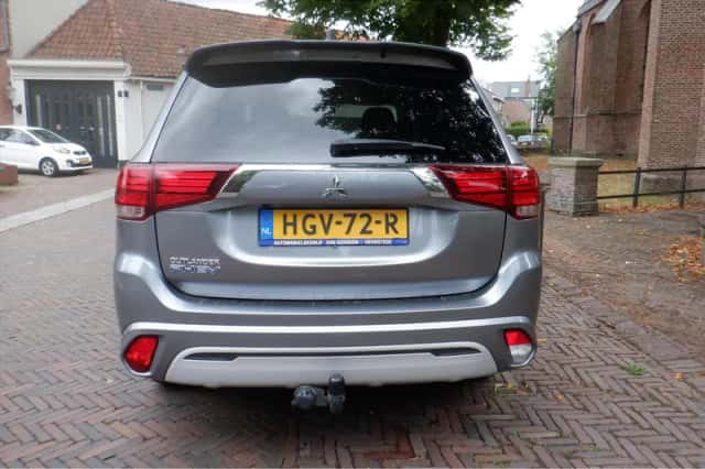 Mitsubishi Outlander (2019) thumbnail 5