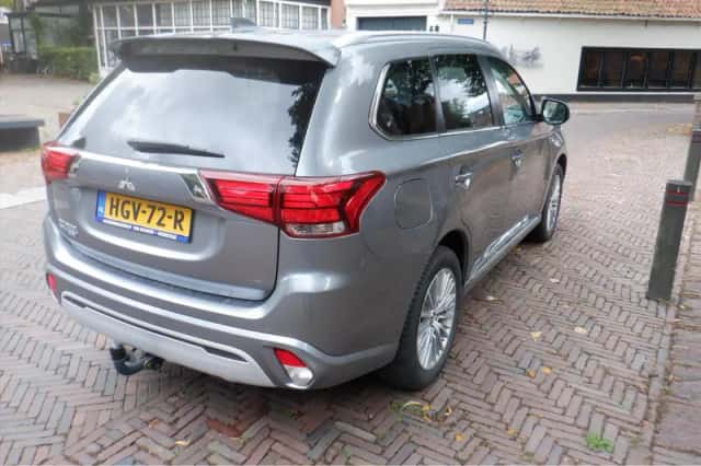 Mitsubishi Outlander (2019) thumbnail 6
