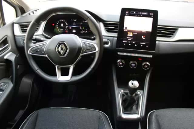 Renault Captur (2024) thumbnail 2
