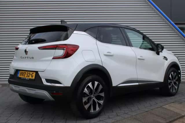 Renault Captur (2024) thumbnail 3