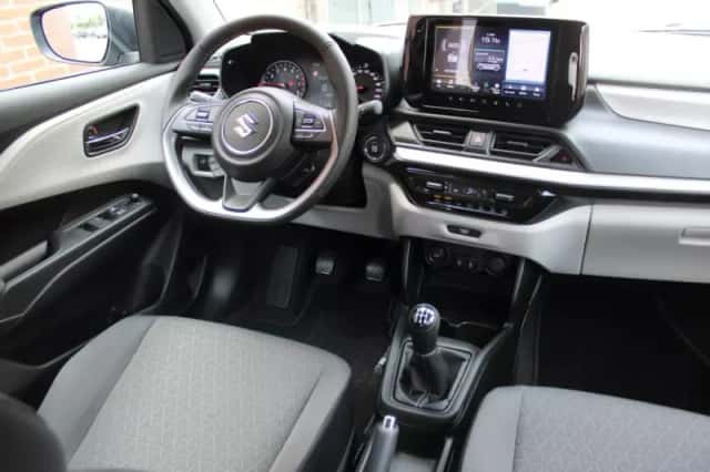 Suzuki Swift (2025) thumbnail 2