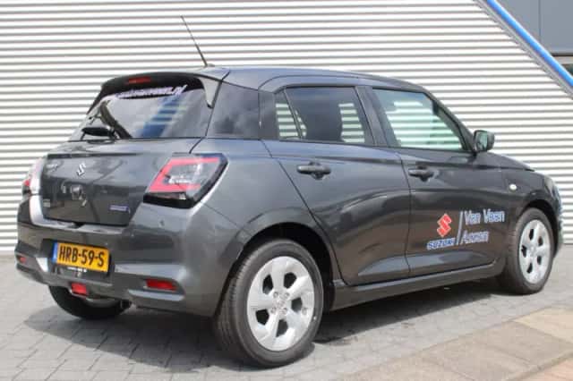 Suzuki Swift (2025) thumbnail 3