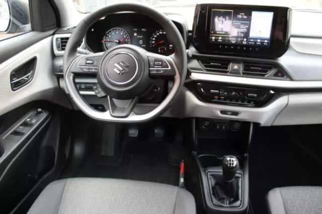 Suzuki Swift (2025) thumbnail 4