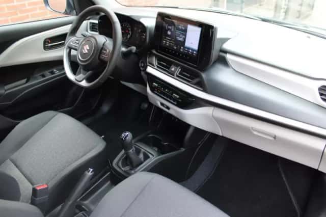 Suzuki Swift (2025) thumbnail 6