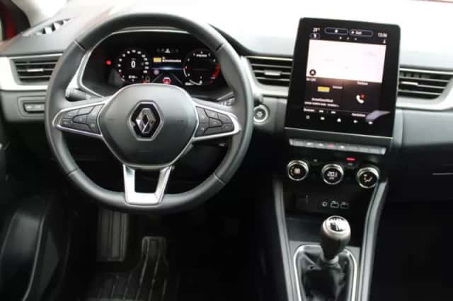 Renault Captur (2024) thumbnail 2