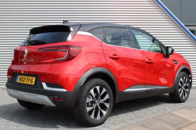 Renault Captur (2024) thumbnail 3