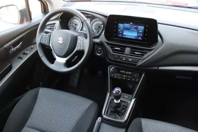 Suzuki S-Cross (2023) thumbnail 2