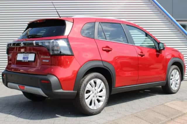 Suzuki S-Cross (2023) thumbnail 3