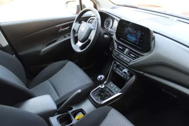 Suzuki S-Cross (2023) thumbnail 6