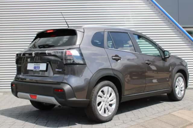Suzuki S-Cross (2025) thumbnail 2