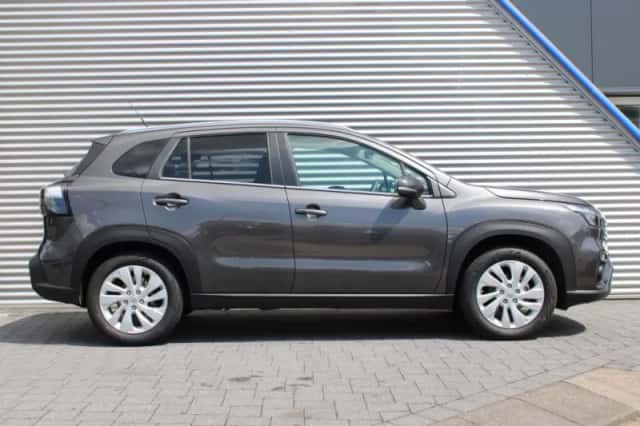 Suzuki S-Cross (2025) thumbnail 4