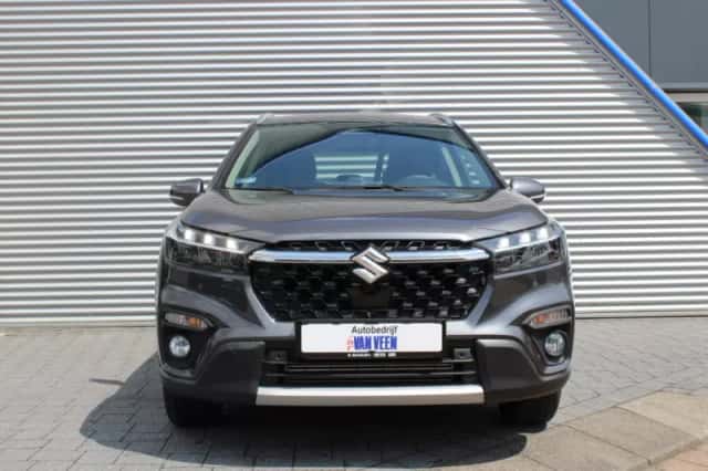 Suzuki S-Cross (2025) thumbnail 5