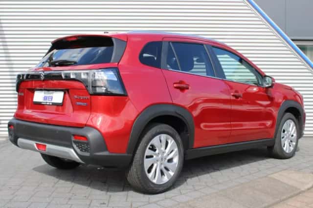 Suzuki S-Cross (2022) thumbnail 3