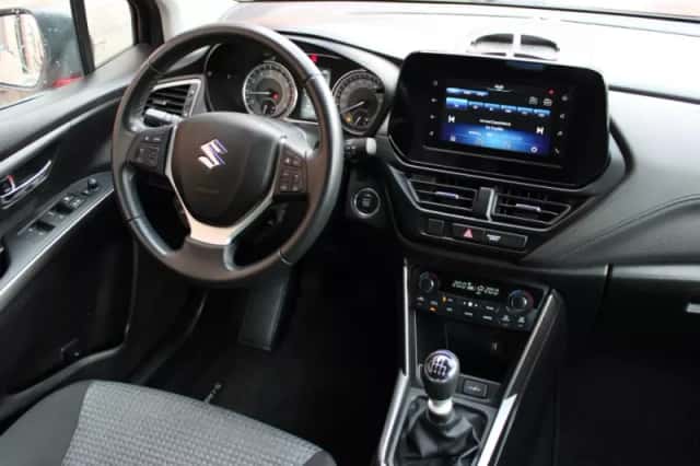 Suzuki S-Cross (2022) thumbnail 6
