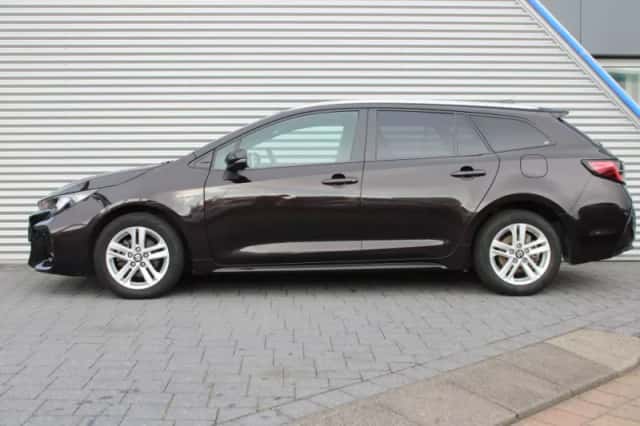 Suzuki Swace (2021) thumbnail 5