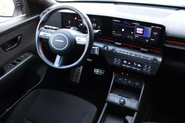 Hyundai Kona (2023) thumbnail 2