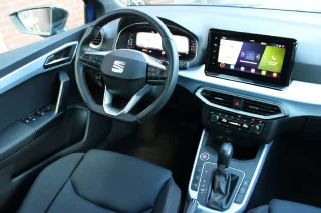 SEAT Arona (2024) thumbnail 2