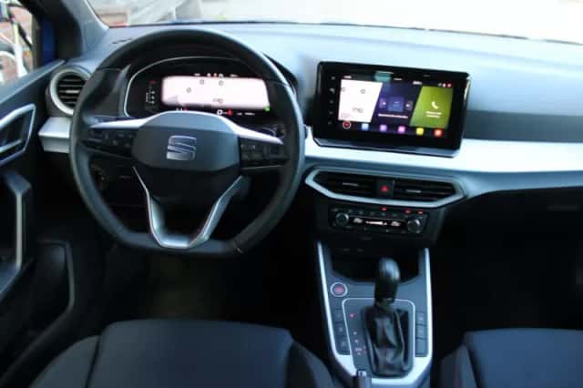SEAT Arona (2024) thumbnail 4