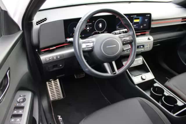 Hyundai Kona (2024) thumbnail 6