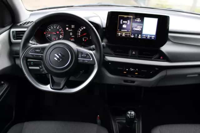 Suzuki Swift (2025) thumbnail 2