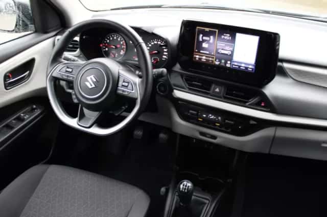 Suzuki Swift (2025) thumbnail 4