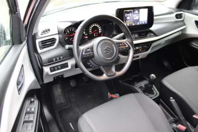 Suzuki Swift (2025) thumbnail 6