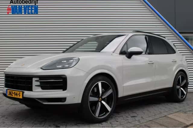 Porsche Cayenne (2024) thumbnail 1