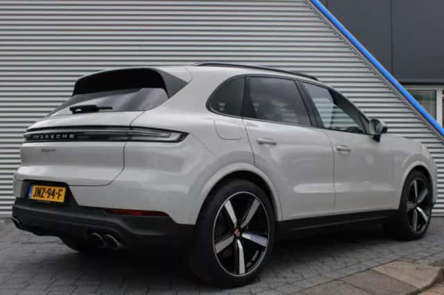 Porsche Cayenne (2024) thumbnail 3