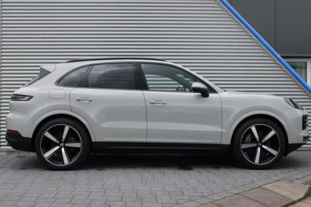 Porsche Cayenne (2024) thumbnail 5