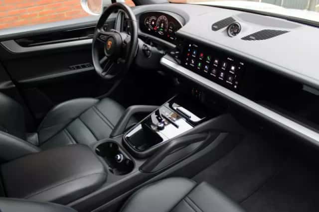Porsche Cayenne (2024) thumbnail 6