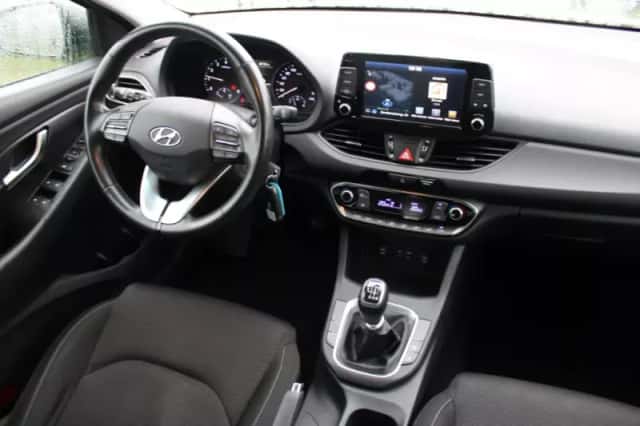 Hyundai i30 (2017) thumbnail 2