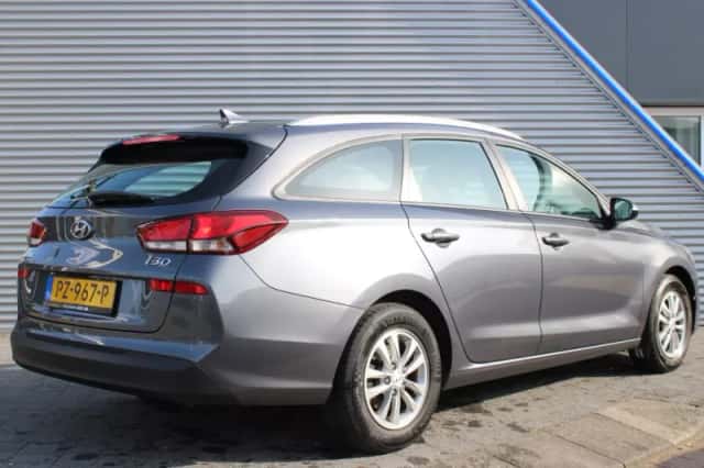Hyundai i30 (2017) thumbnail 3