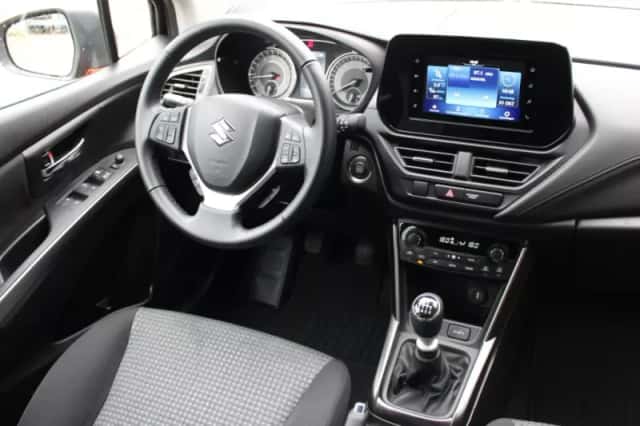Suzuki S-Cross (2024) thumbnail 2