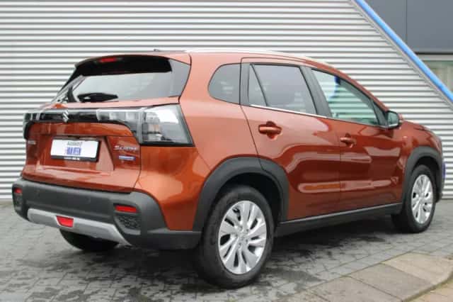 Suzuki S-Cross (2024) thumbnail 3