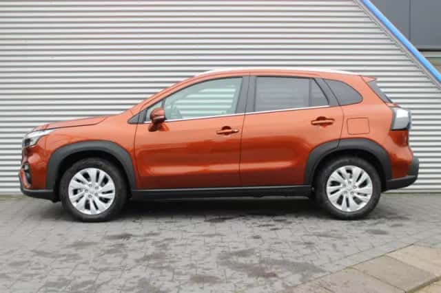 Suzuki S-Cross (2024) thumbnail 5
