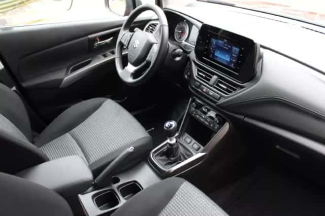 Suzuki S-Cross (2024) thumbnail 6