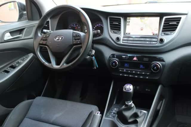 Hyundai Tucson (2018) thumbnail 2