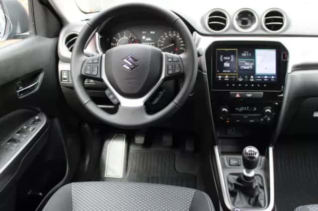 Suzuki Vitara (2025) thumbnail 6