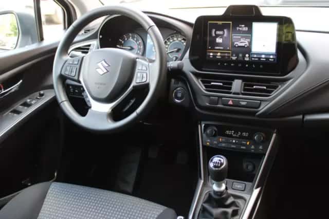 Suzuki S-Cross (2023) thumbnail 2